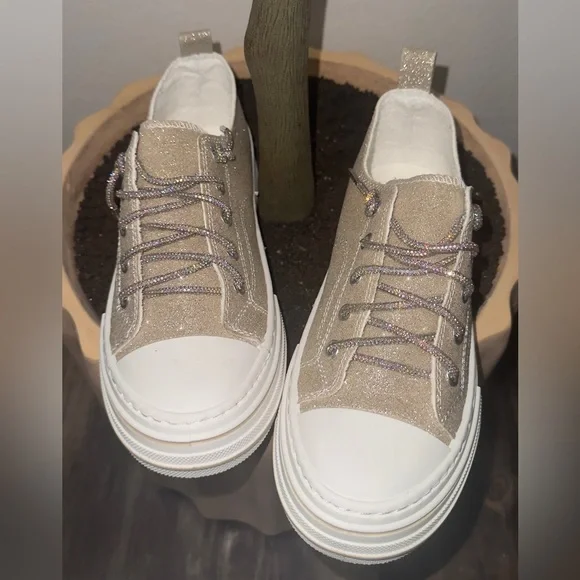 Very G Womens Aman Glitter 2 Lace Up Canvas Sneaker, Gold - Picture 3 of 5